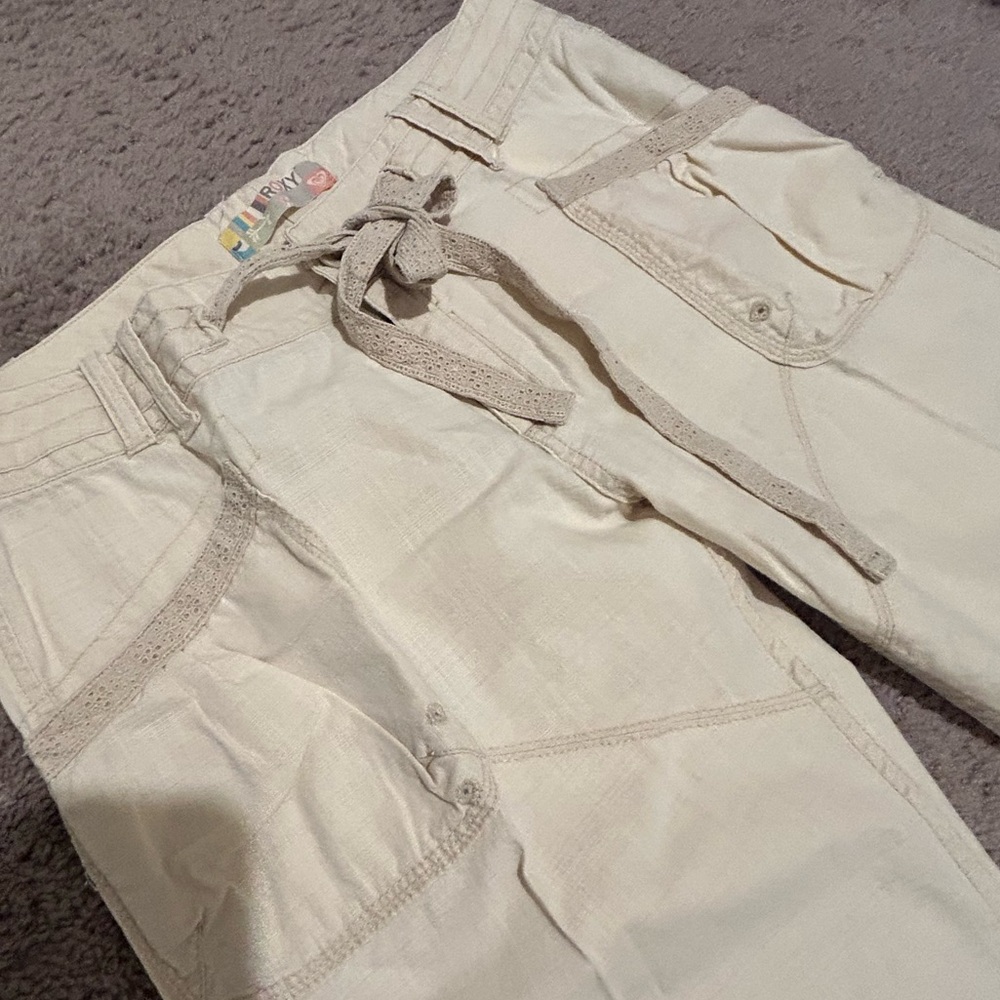 Roxy Cream Colored Capri pants with lace trim for women. Size:11
